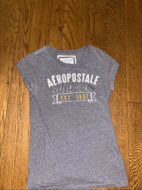 Aeropostale Heather Gray Short Sleeve Graphic Tee with Yellow Accent